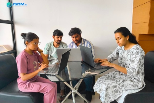 jsdm-students-1.jpg